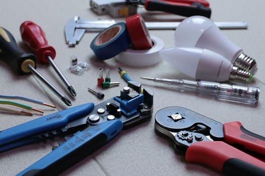 constructelle generale du batiment renovation electricite outils nécessaires à l'électricien