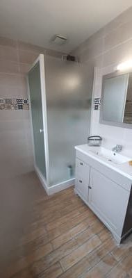 salle de bain entièrement rénovée